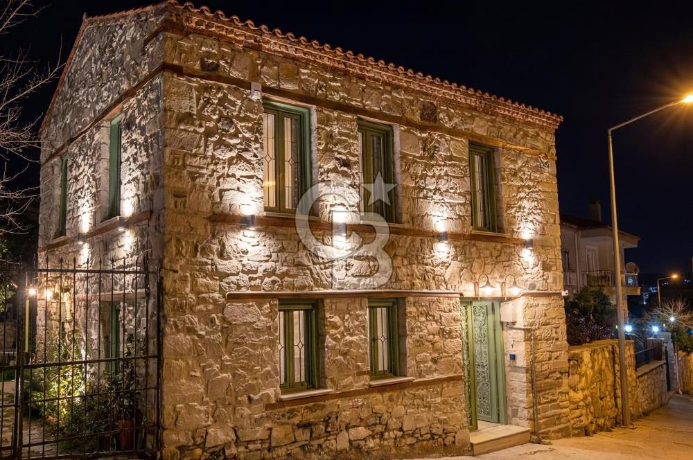 URLA SANAT SOKAĞINDA RENOVE EDİLMİŞ SATILIK TAŞ EV