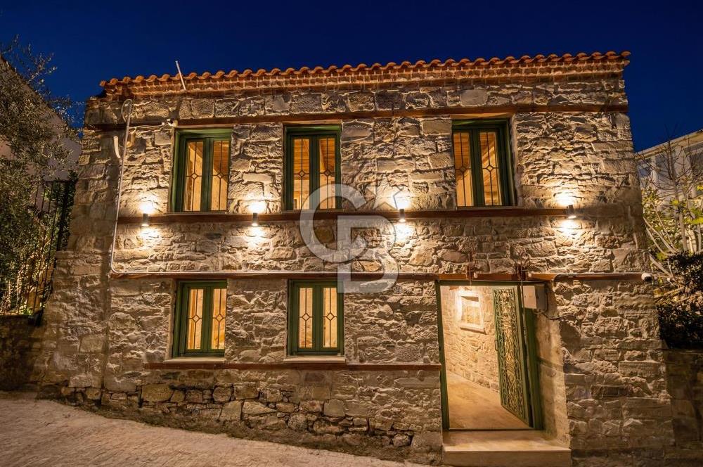 URLA SANAT SOKAĞINDA RENOVE EDİLMİŞ SATILIK TAŞ EV