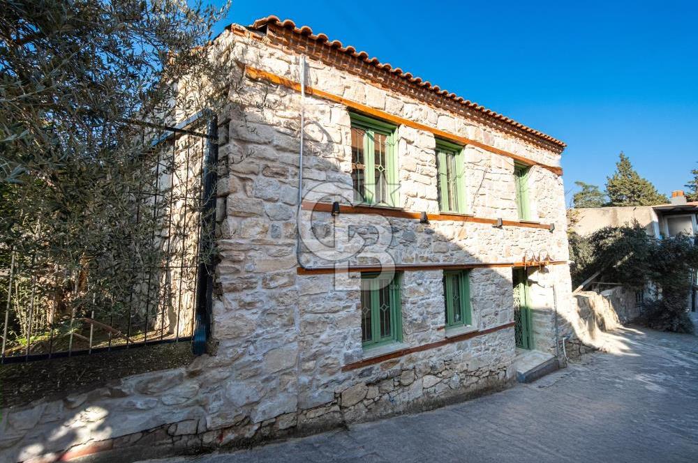 URLA SANAT SOKAĞINDA RENOVE EDİLMİŞ SATILIK TAŞ EV