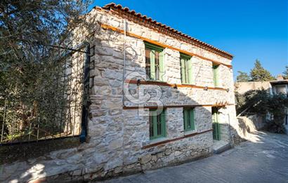 URLA SANAT SOKAĞINDA RENOVE EDİLMİŞ SATILIK TAŞ EV