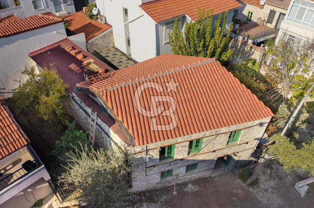 URLA SANAT SOKAĞINDA RENOVE EDİLMİŞ SATILIK TAŞ EV
