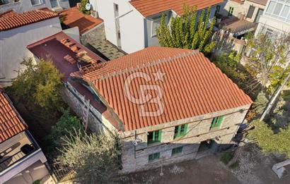 URLA SANAT SOKAĞINDA RENOVE EDİLMİŞ SATILIK TAŞ EV