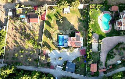 Urla Çeşmealtında 3.813 m² İçinde Deniz Manzaralı Villa Satılık