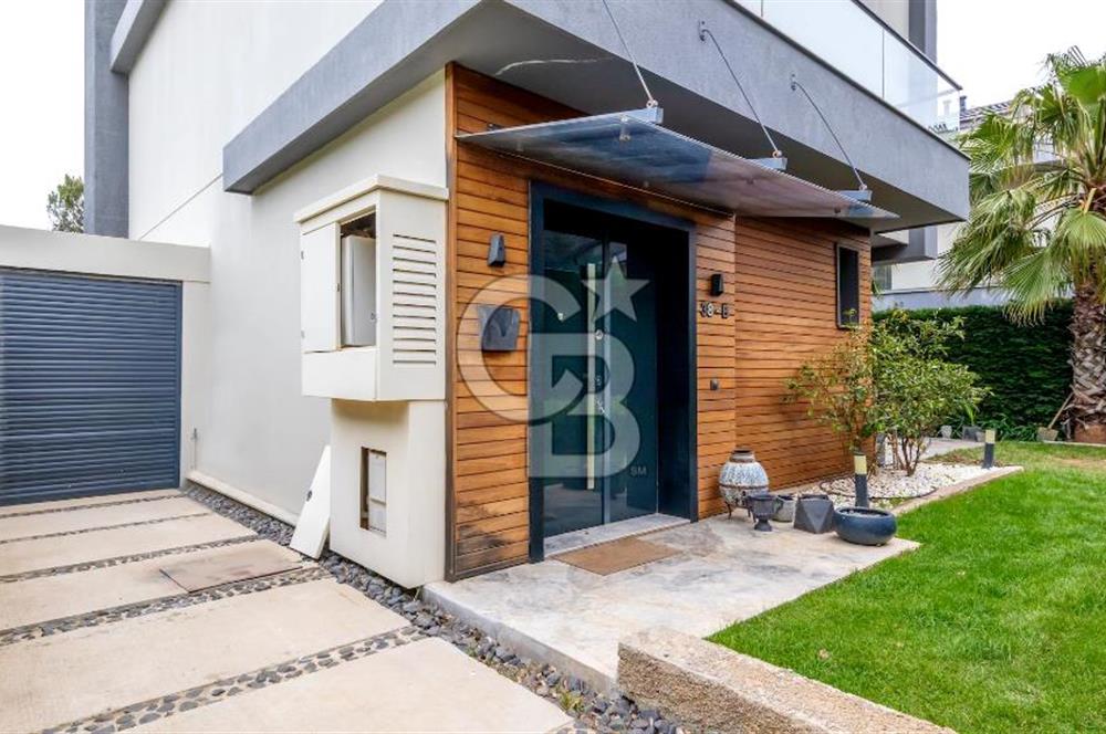 Güzelbahçe Yelki'de Site İçinde Havuzlu Lüks Villa Satılık