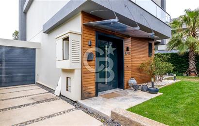 Güzelbahçe Yelki'de Site İçinde Havuzlu Lüks Villa Satılık