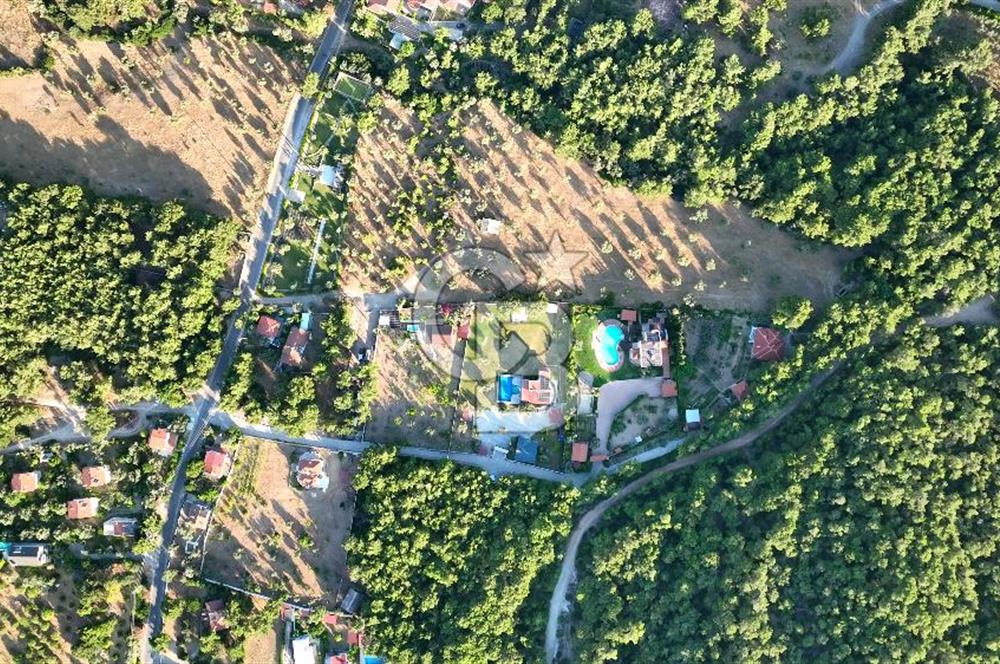 Urla Çeşmealtında 3.813 m² İçinde Deniz Manzaralı Villa Satılık