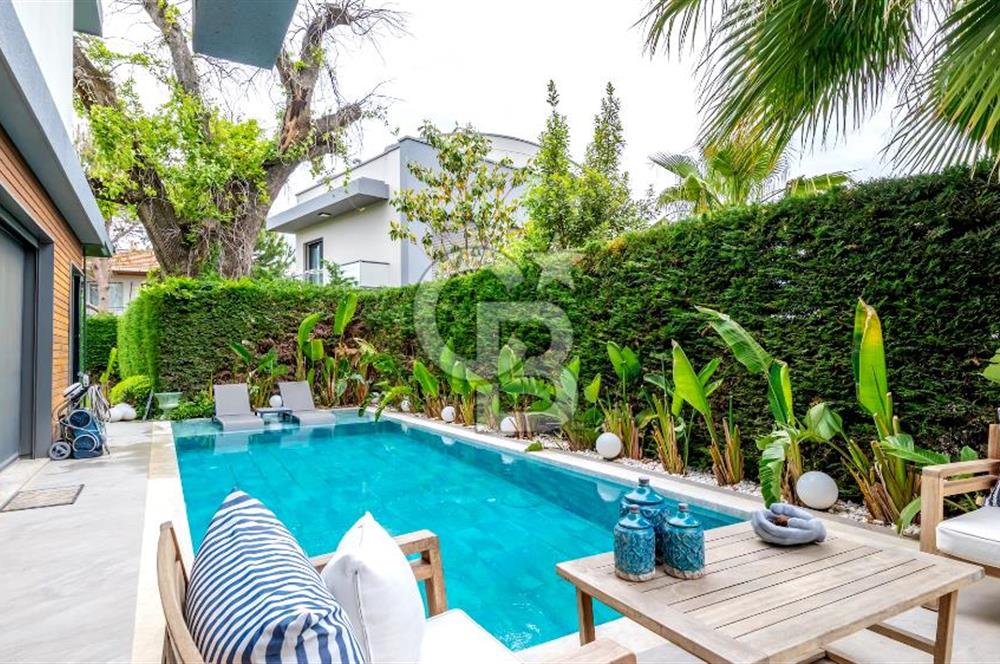 Güzelbahçe Yelki'de Site İçinde Havuzlu Lüks Villa Satılık