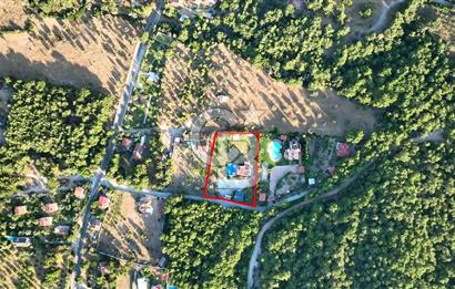 Urla Çeşmealtında 3.813 m² İçinde Deniz Manzaralı Villa Satılık