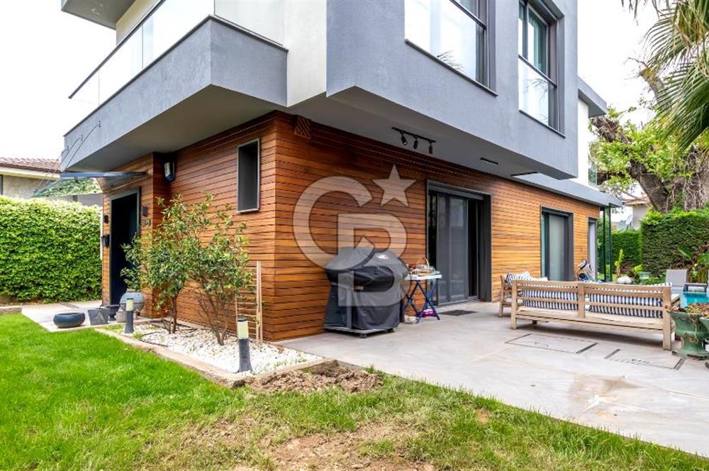 Güzelbahçe Yelki'de Site İçinde Havuzlu Lüks Villa Satılık