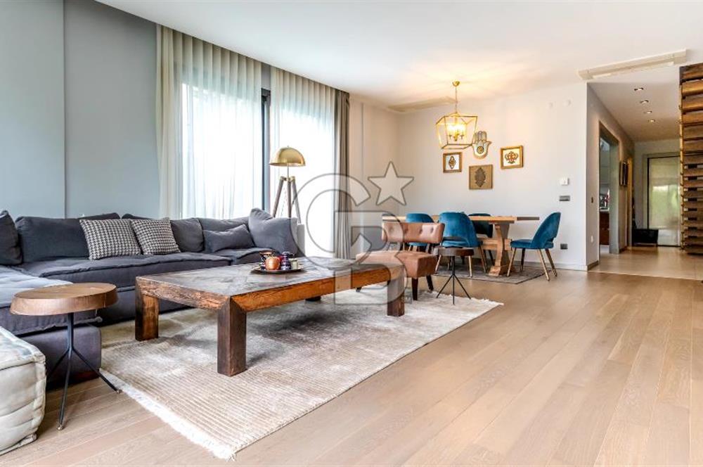 Güzelbahçe Yelki'de Site İçinde Havuzlu Lüks Villa Satılık