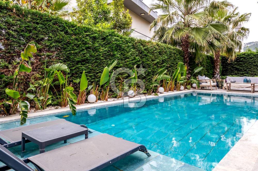 Güzelbahçe Yelki'de Site İçinde Havuzlu Lüks Villa Satılık