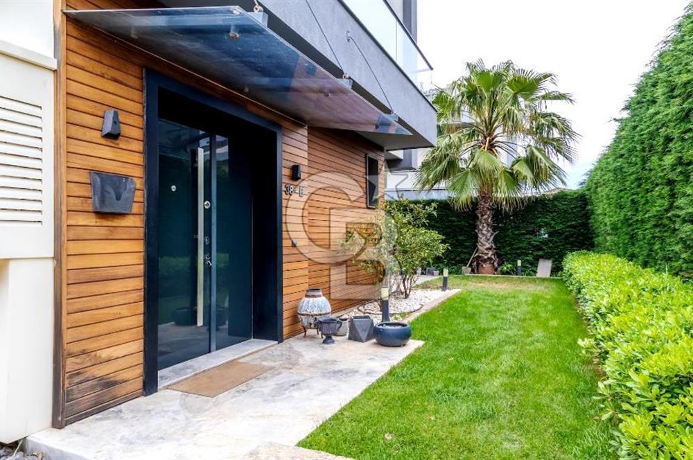 Güzelbahçe Yelki'de Site İçinde Havuzlu Lüks Villa Satılık