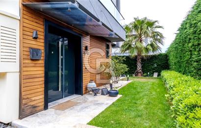 Güzelbahçe Yelki'de Site İçinde Havuzlu Lüks Villa Satılık