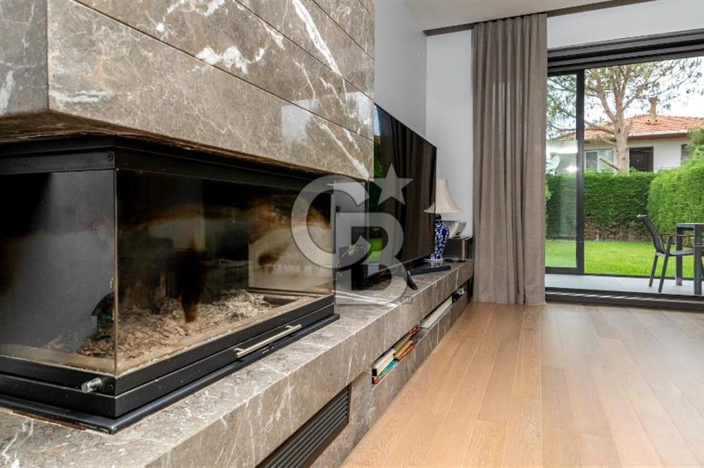 Güzelbahçe Yelki'de Site İçinde Havuzlu Lüks Villa Satılık