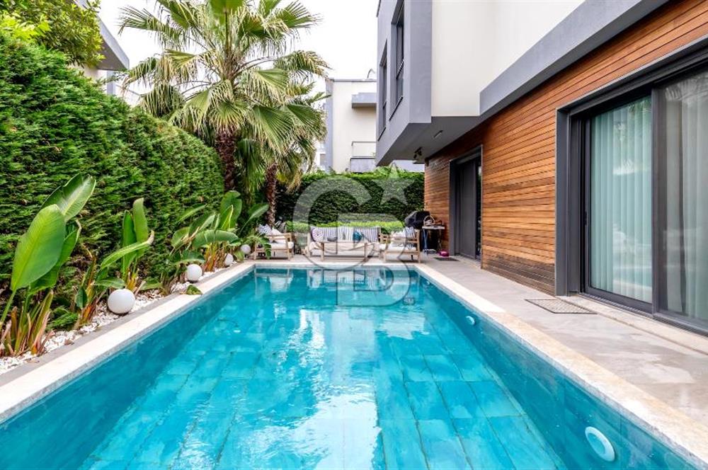 Güzelbahçe Yelki'de Site İçinde Havuzlu Lüks Villa Satılık