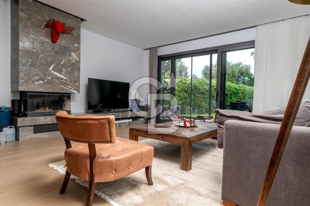Güzelbahçe Yelki'de Site İçinde Havuzlu Lüks Villa Satılık