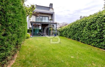 Güzelbahçe Yelki'de Site İçinde Havuzlu Lüks Villa Satılık
