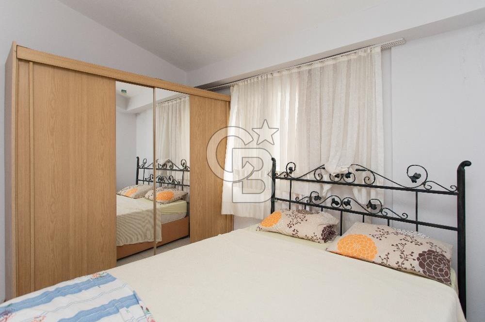 Yenifoça Gencelli'de Satılık Bahçeli 4+1 Tripleks Villa