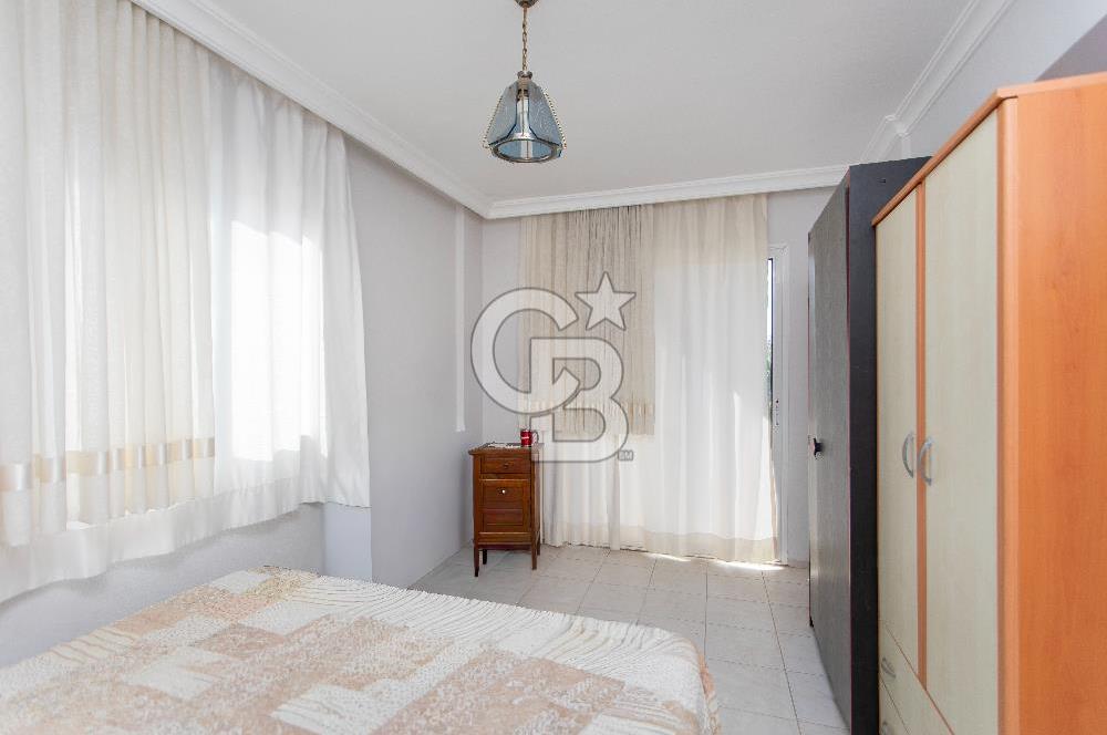 Yenifoça Gencelli'de Satılık Bahçeli 4+1 Tripleks Villa
