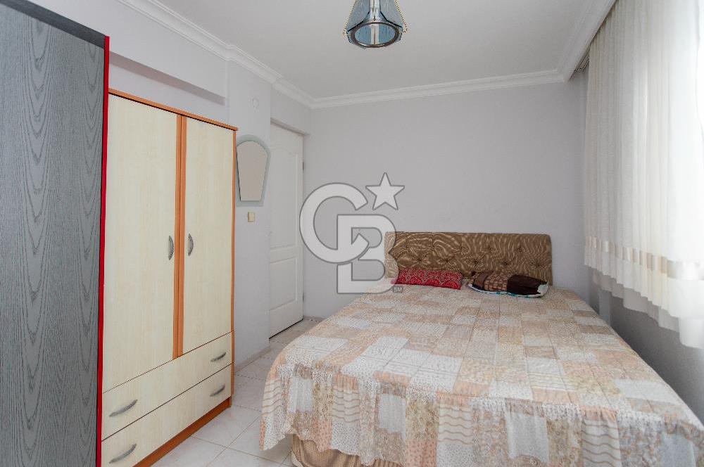 Yenifoça Gencelli'de Satılık Bahçeli 4+1 Tripleks Villa