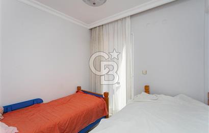 Yenifoça Gencelli'de Satılık Bahçeli 4+1 Tripleks Villa