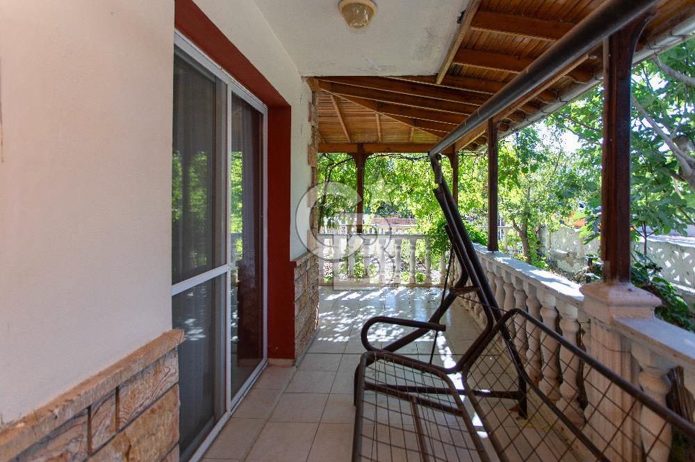 Yenifoça Gencelli'de Satılık Bahçeli 4+1 Tripleks Villa