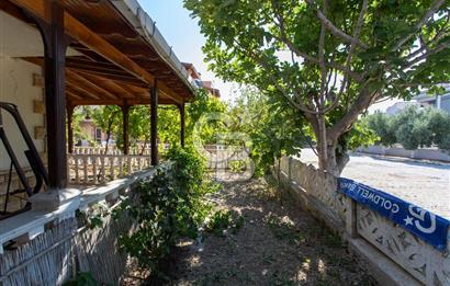Yenifoça Gencelli'de Satılık Bahçeli 4+1 Tripleks Villa
