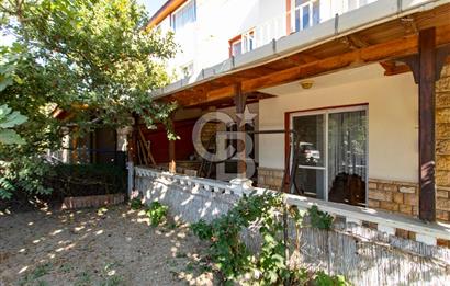 Yenifoça Gencelli'de Satılık Bahçeli 4+1 Tripleks Villa