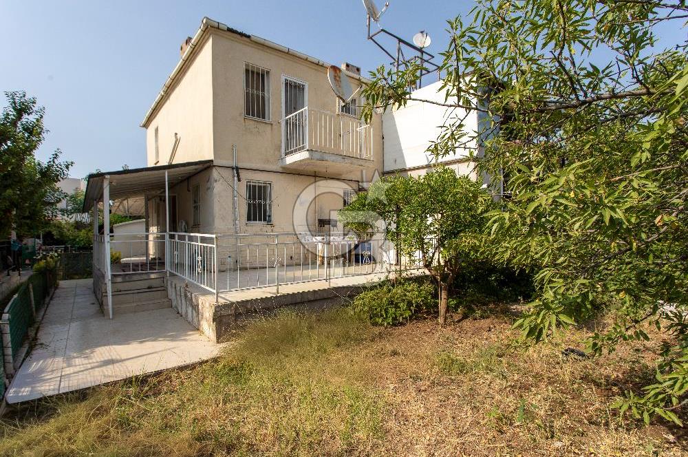 FOÇA GENCELLİ’DE DENİZE 50 METRE MESAFEDE SATILIK 3+1 BAHÇELİ DUBLEKS