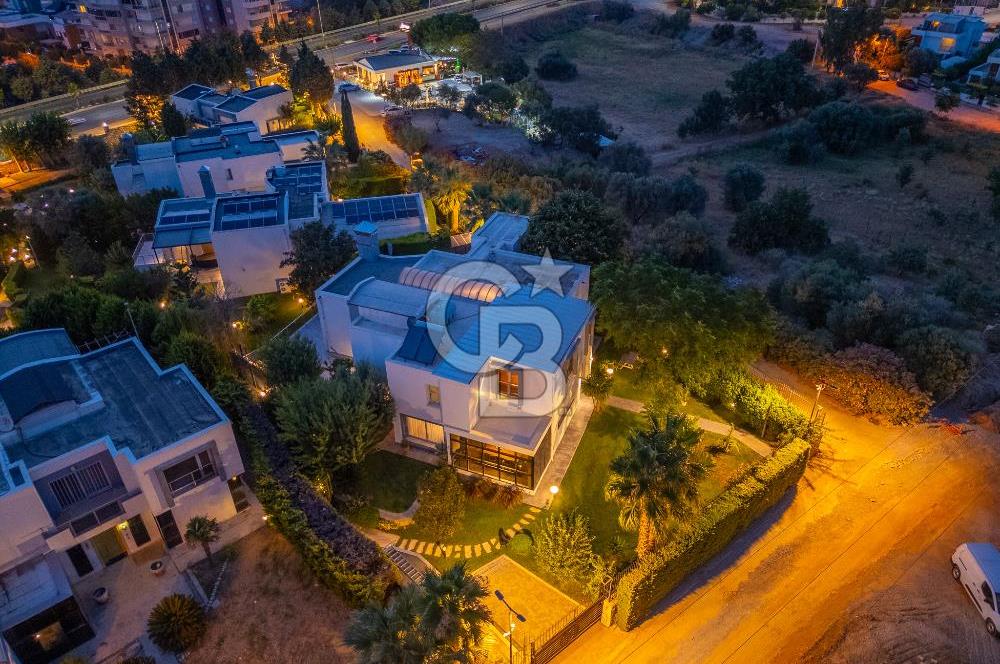 YELKİ 9 PLANET EVLERİN'DE ÖZEL MİMARİ HAVUZLU LÜKS VİLLA
