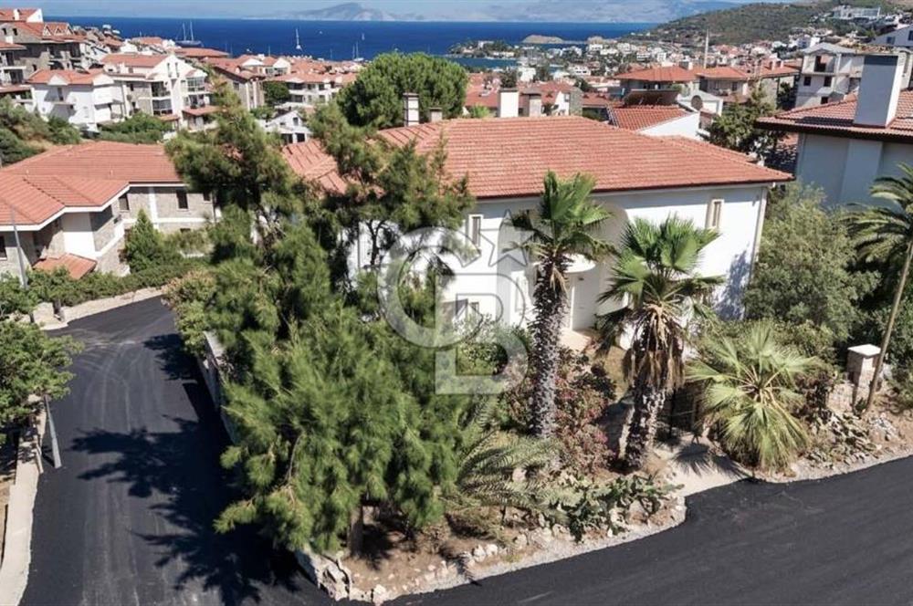 Datça Merkezde Satılık Deniz Manzaralı Bahçeli Müstakil