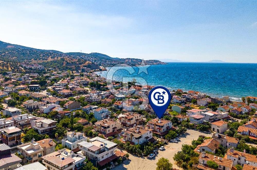 Yenifoça Gencelli'de Satılık Bahçeli 4+1 Tripleks Villa