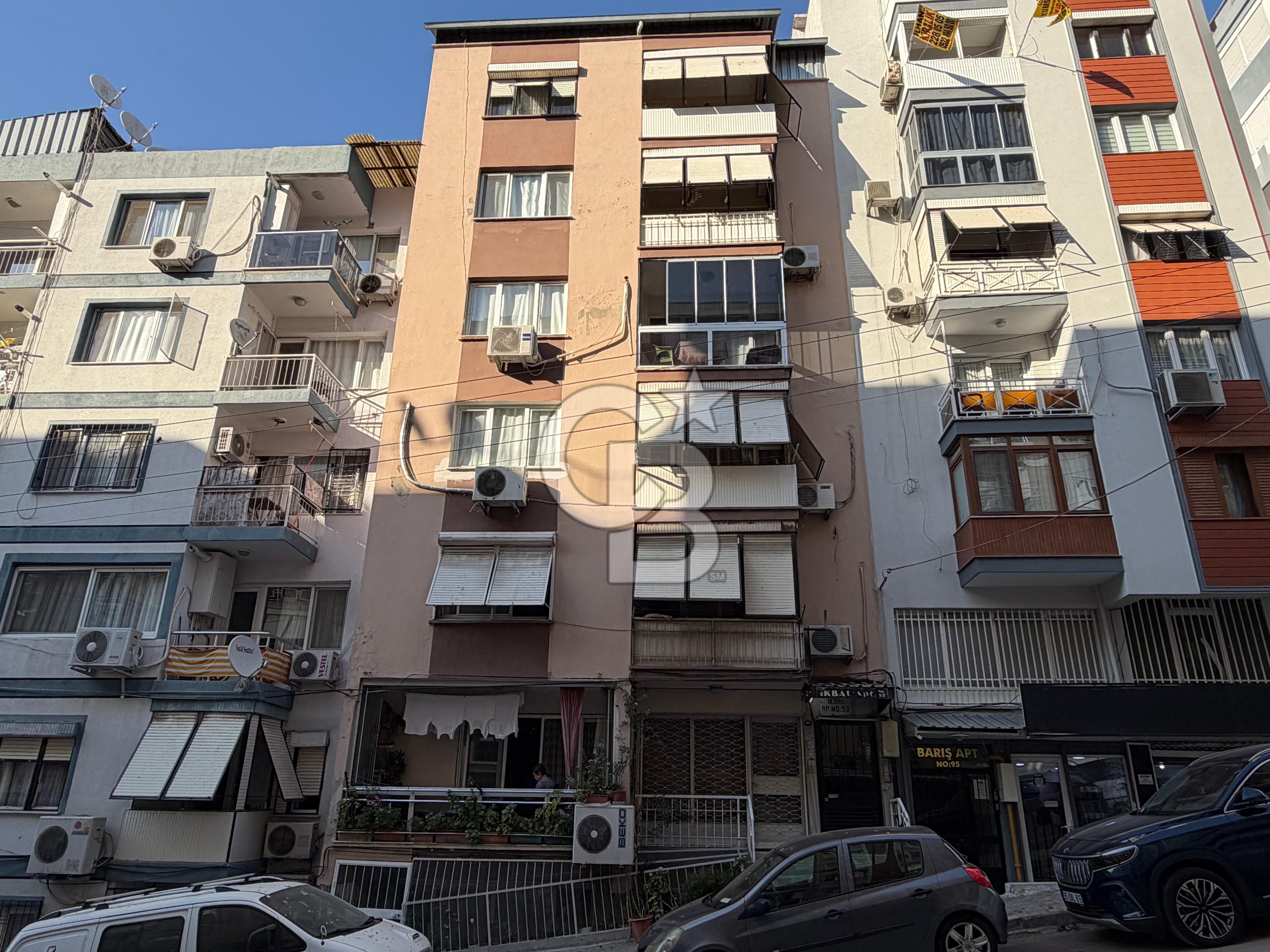 KARABAGLAR   YEŞİLYURT' DA 130 M² NET, FERAH VE KULLANIŞLI 3+1 DAİRE