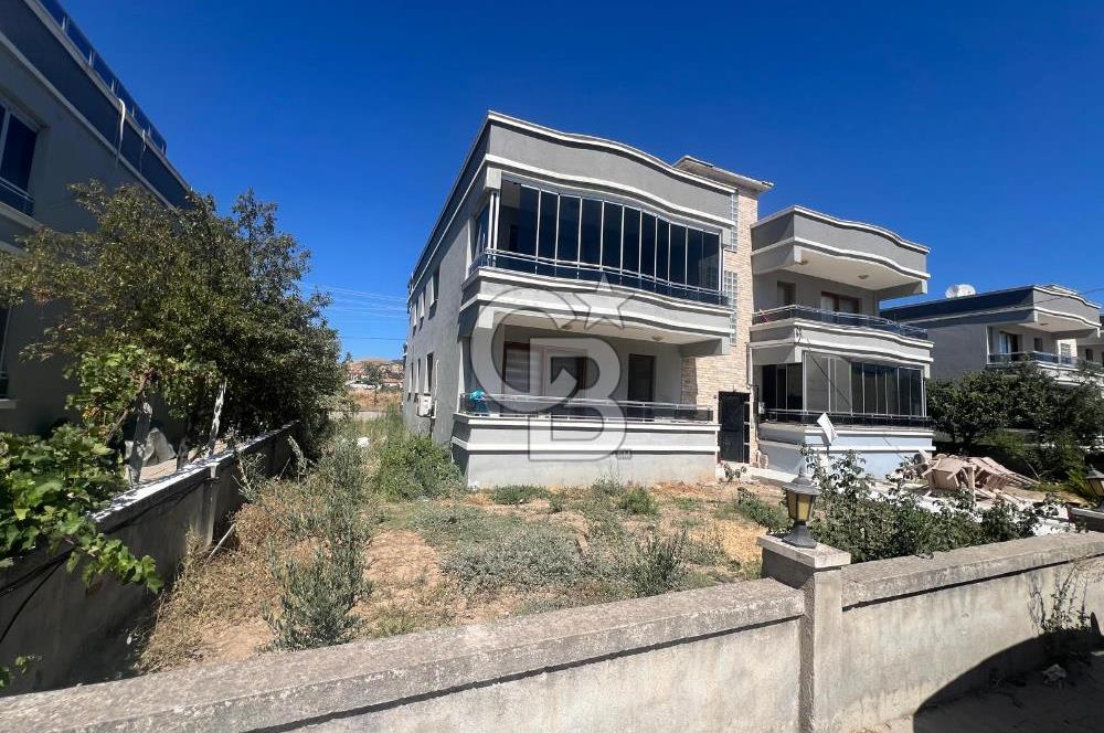 Foça Hacıveli Mah. Merkezi Konum Bahçeli Kiralık 3+1 Daire