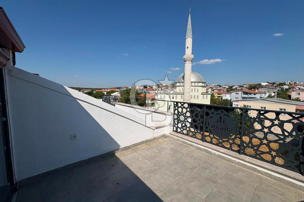 Geyikli'de Bozcaada Feribotuna 1 Km|2+1 Çatı piyes dubleks daire