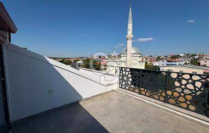 Geyikli'de Bozcaada Feribotuna 1 Km|2+1 Çatı piyes dubleks daire