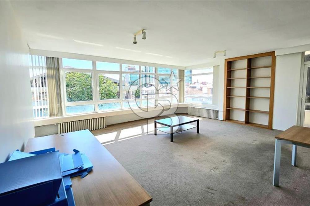ÇANKAYA BÜKLÜM SOKAK'TA KİRALIK 3+1 DAİRE ASANSÖRLÜ BALKONLU