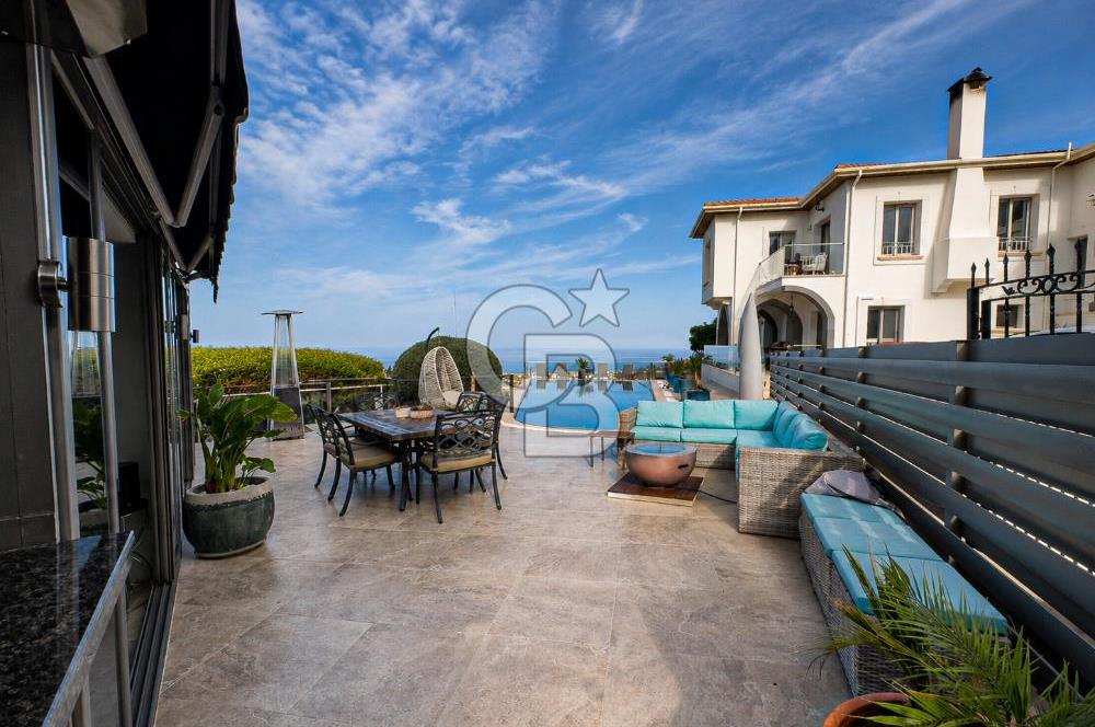 Kıbrıs Girne Karşıyaka'da Deniz Manzaralı Satılık Lüks Villa