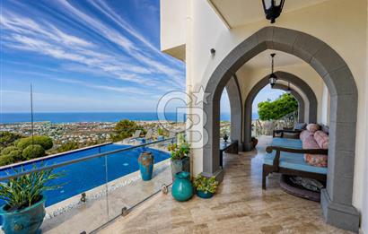 Kıbrıs Girne Karşıyaka'da Deniz Manzaralı Satılık Lüks Villa