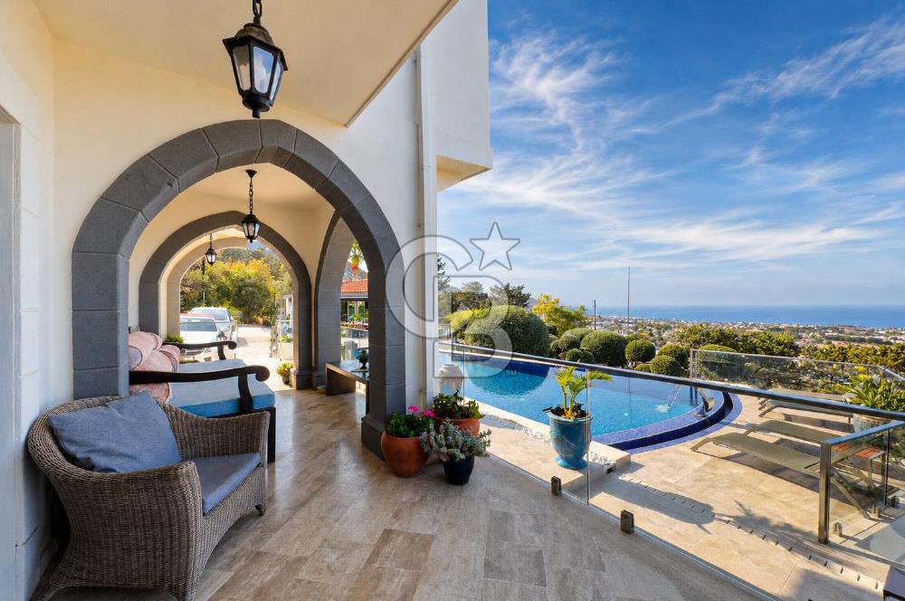 Kıbrıs Girne Karşıyaka'da Deniz Manzaralı Satılık Lüks Villa