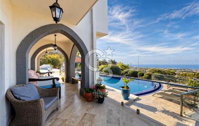 Kıbrıs Girne Karşıyaka'da Deniz Manzaralı Satılık Lüks Villa
