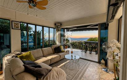 Kıbrıs Girne Karşıyaka'da Deniz Manzaralı Satılık Lüks Villa