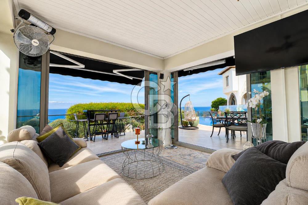 Kıbrıs Girne Karşıyaka'da Deniz Manzaralı Satılık Lüks Villa