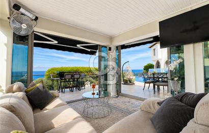 Kıbrıs Girne Karşıyaka'da Deniz Manzaralı Satılık Lüks Villa