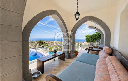 Kıbrıs Girne Karşıyaka'da Deniz Manzaralı Satılık Lüks Villa