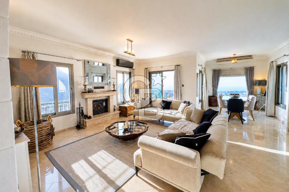 Kıbrıs Girne Karşıyaka'da Deniz Manzaralı Satılık Lüks Villa