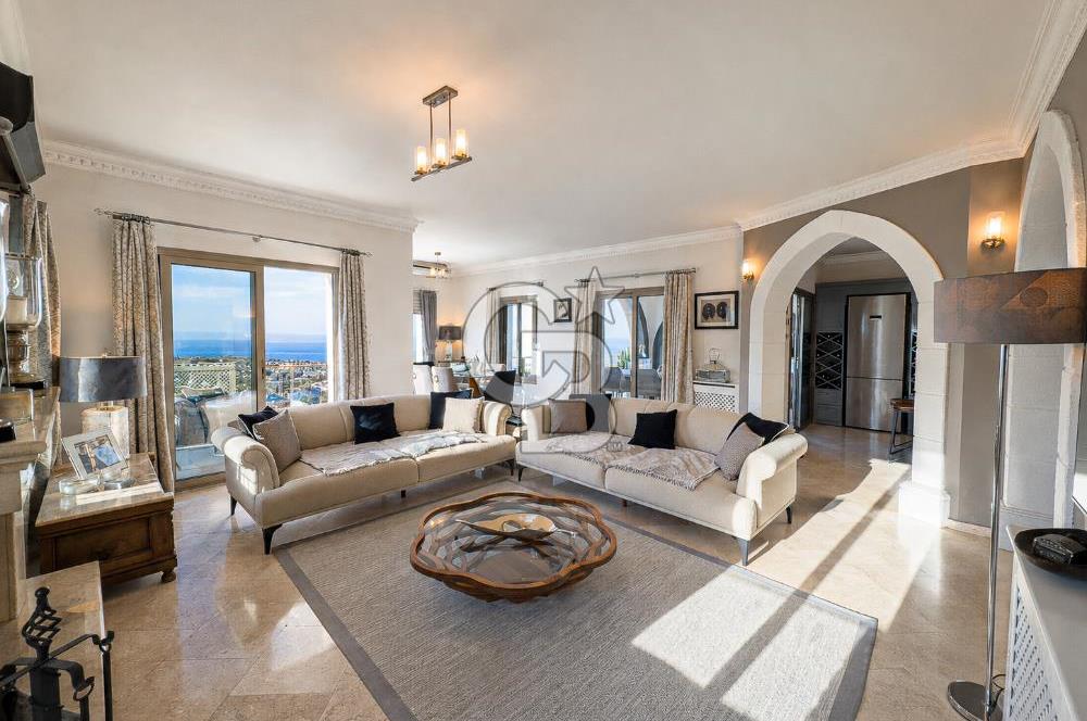 Kıbrıs Girne Karşıyaka'da Deniz Manzaralı Satılık Lüks Villa