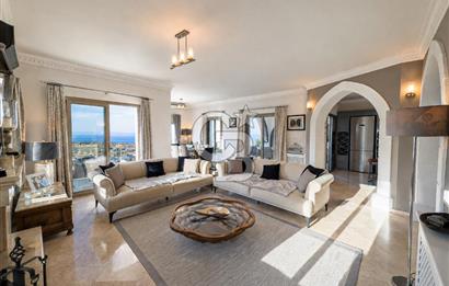 Kıbrıs Girne Karşıyaka'da Deniz Manzaralı Satılık Lüks Villa