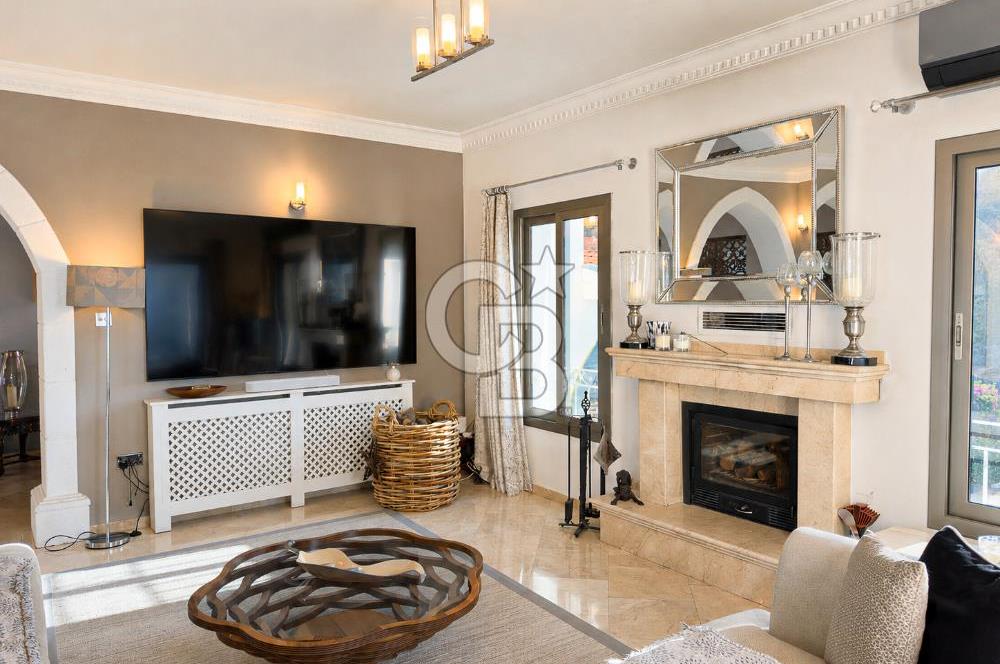 Kıbrıs Girne Karşıyaka'da Deniz Manzaralı Satılık Lüks Villa