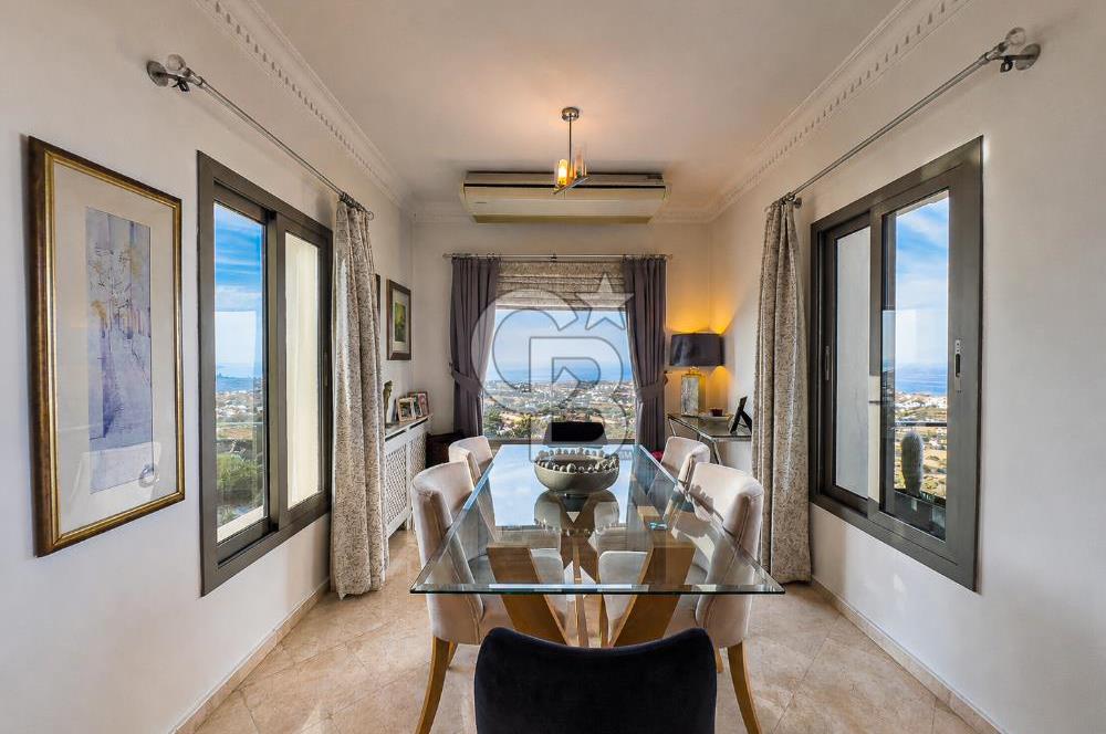 Kıbrıs Girne Karşıyaka'da Deniz Manzaralı Satılık Lüks Villa